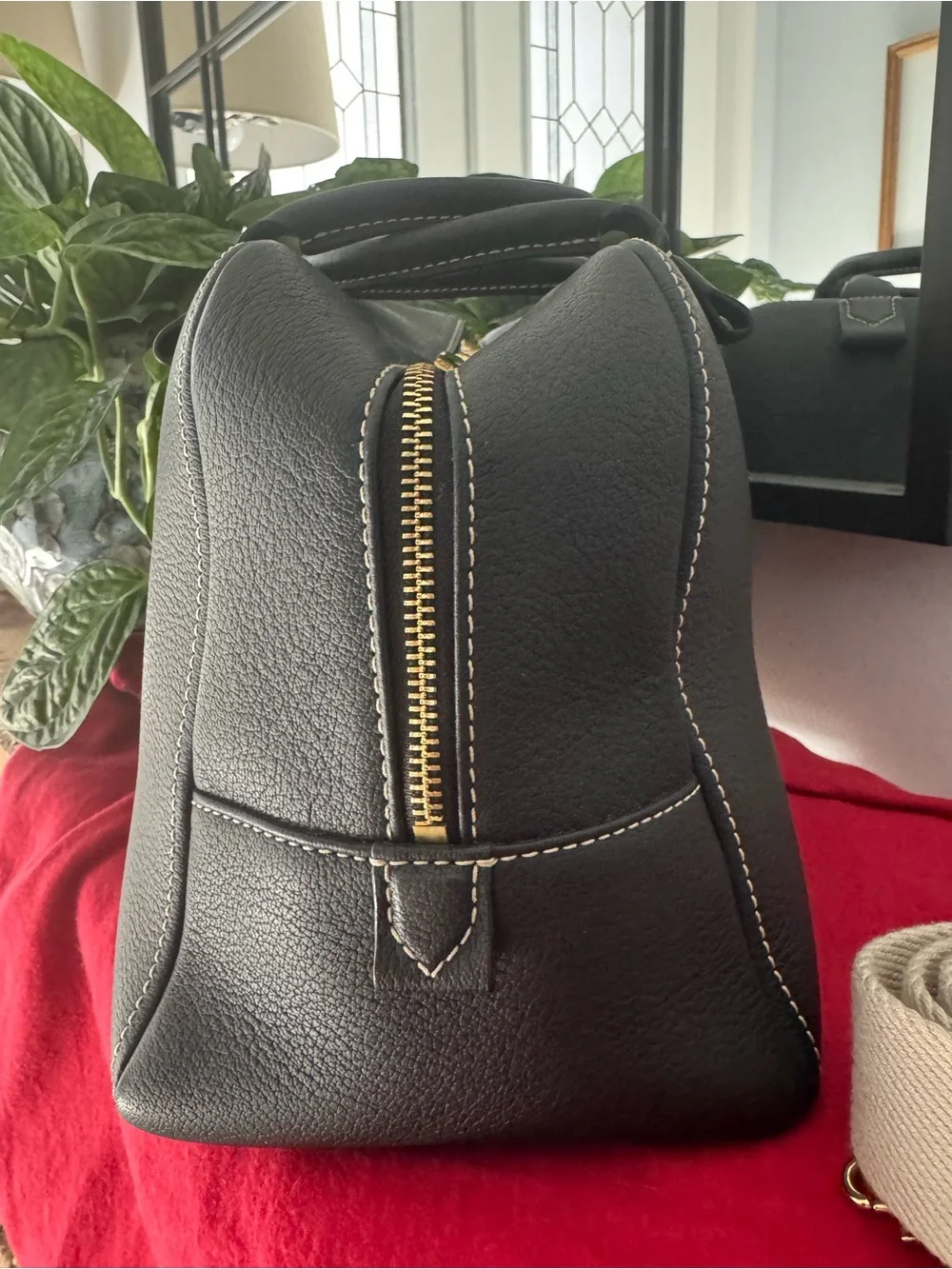 CAROLINA HERRERA / Blasón s medium handbag (authentic)